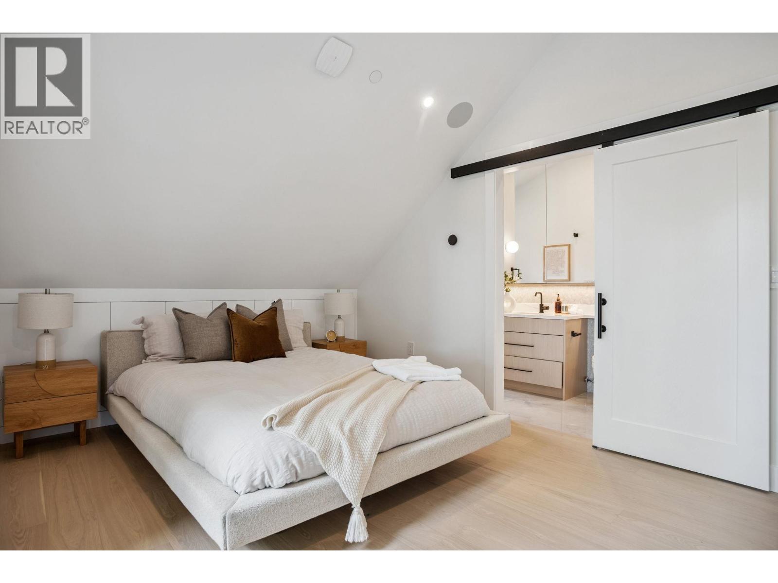 2307 E 3RD AVENUE, Vancouver