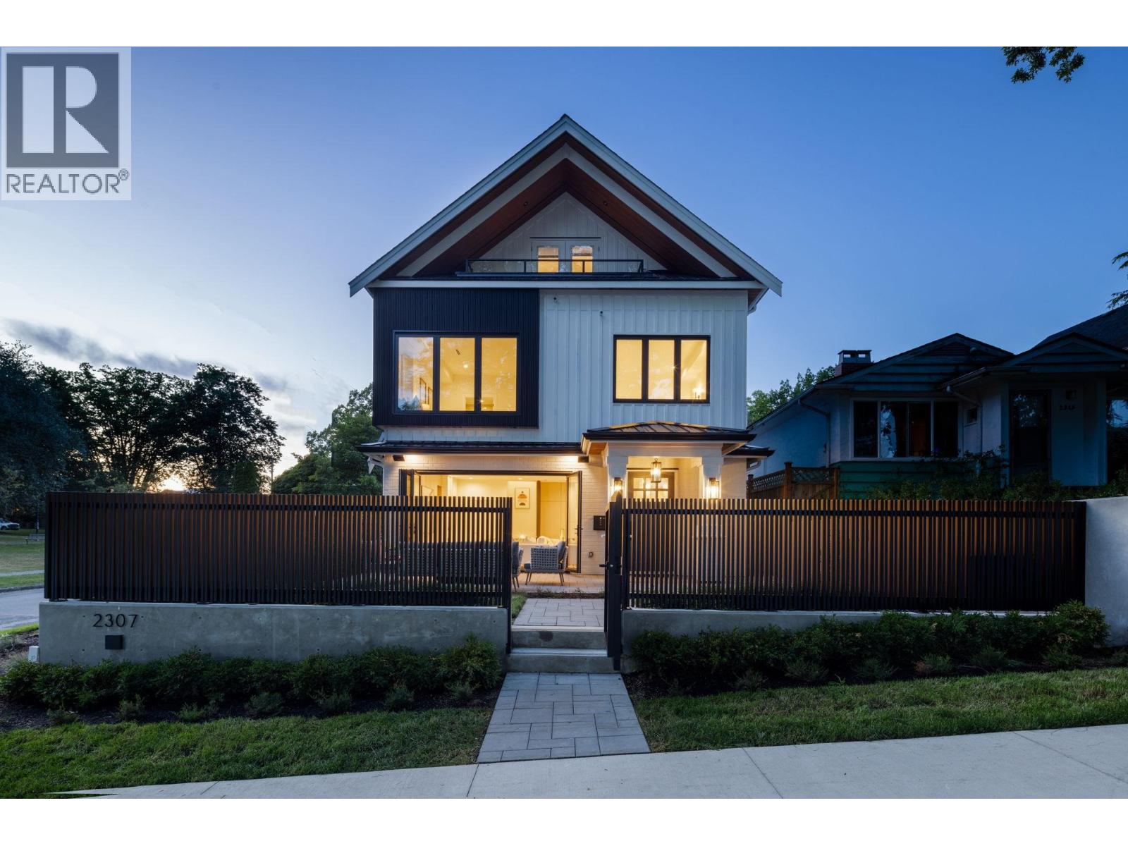 2307 E 3RD AVENUE, Vancouver