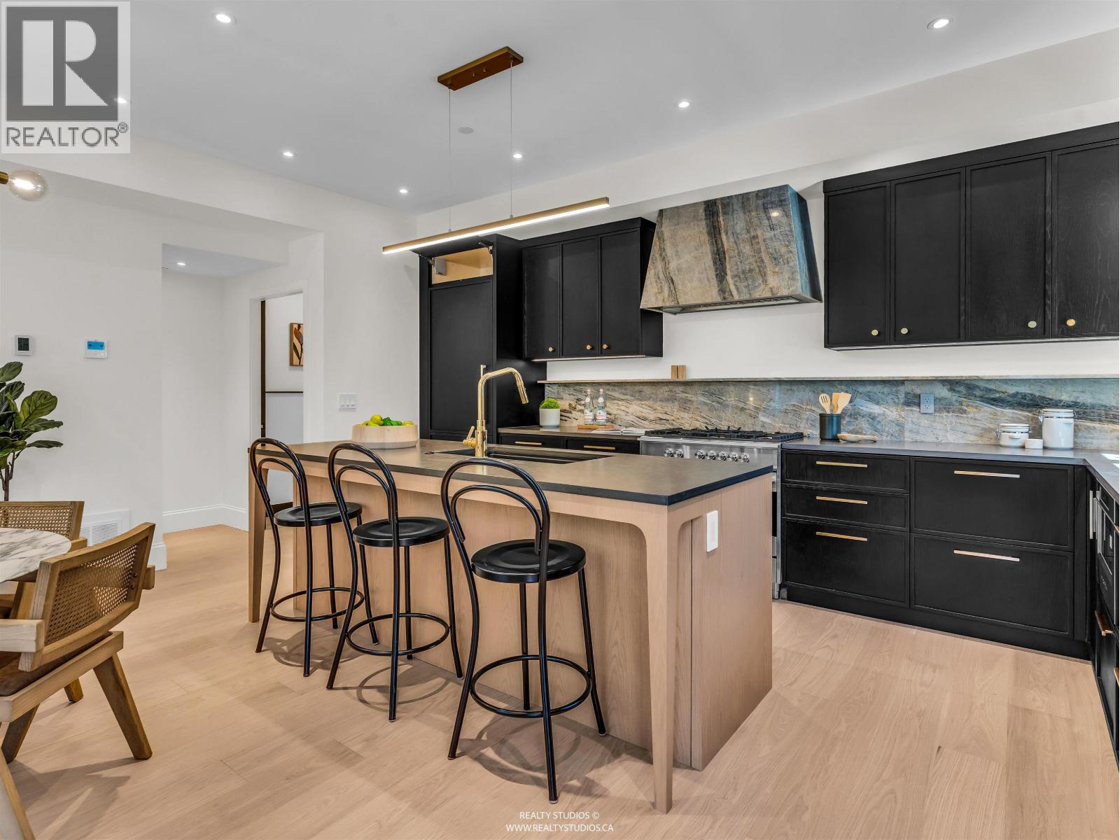 3 4088 MAPLE CRESCENT, Vancouver