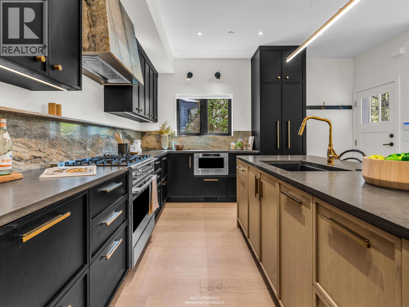 3 4088 MAPLE CRESCENT, Vancouver