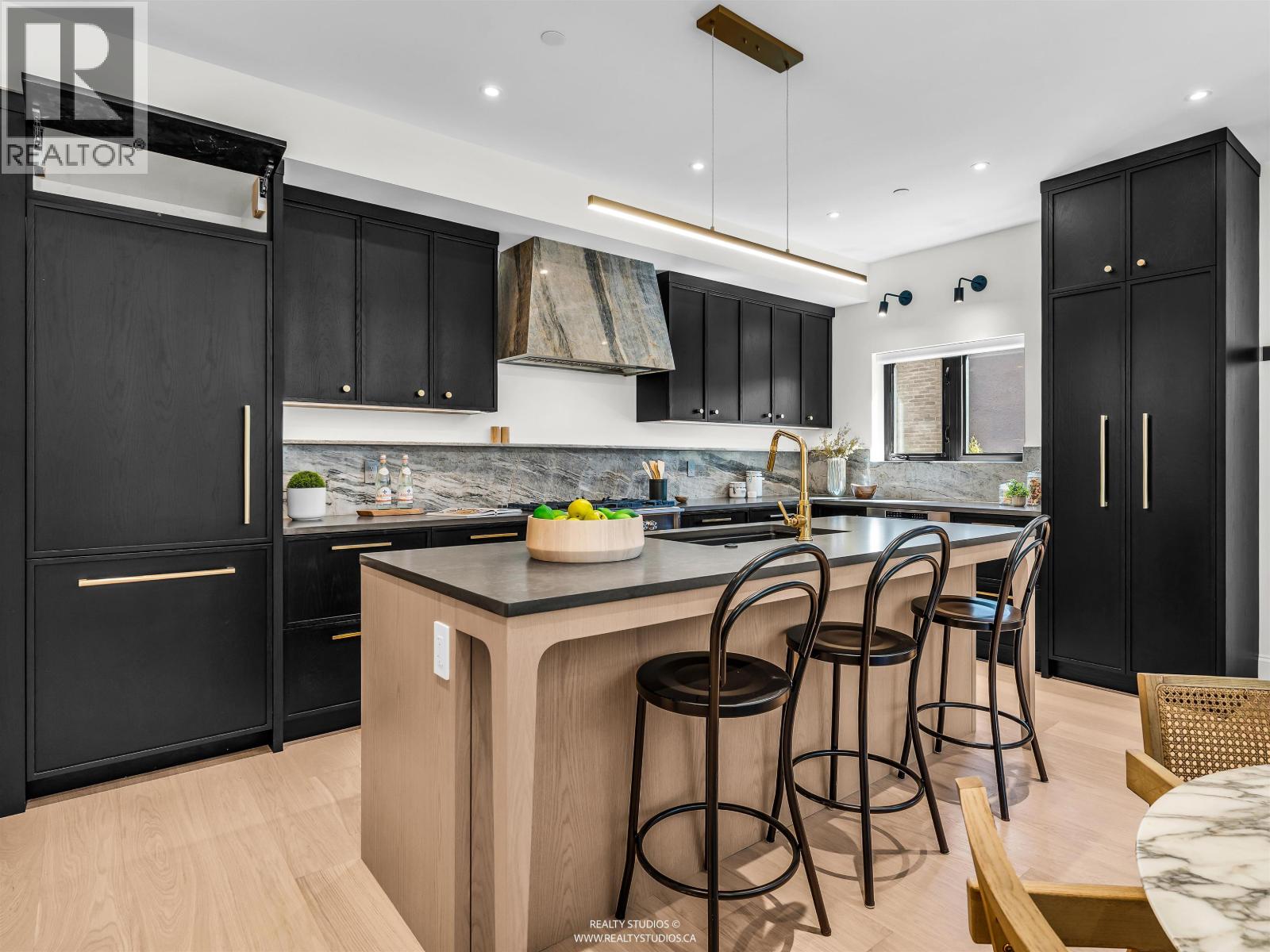 3 4088 MAPLE CRESCENT, Vancouver