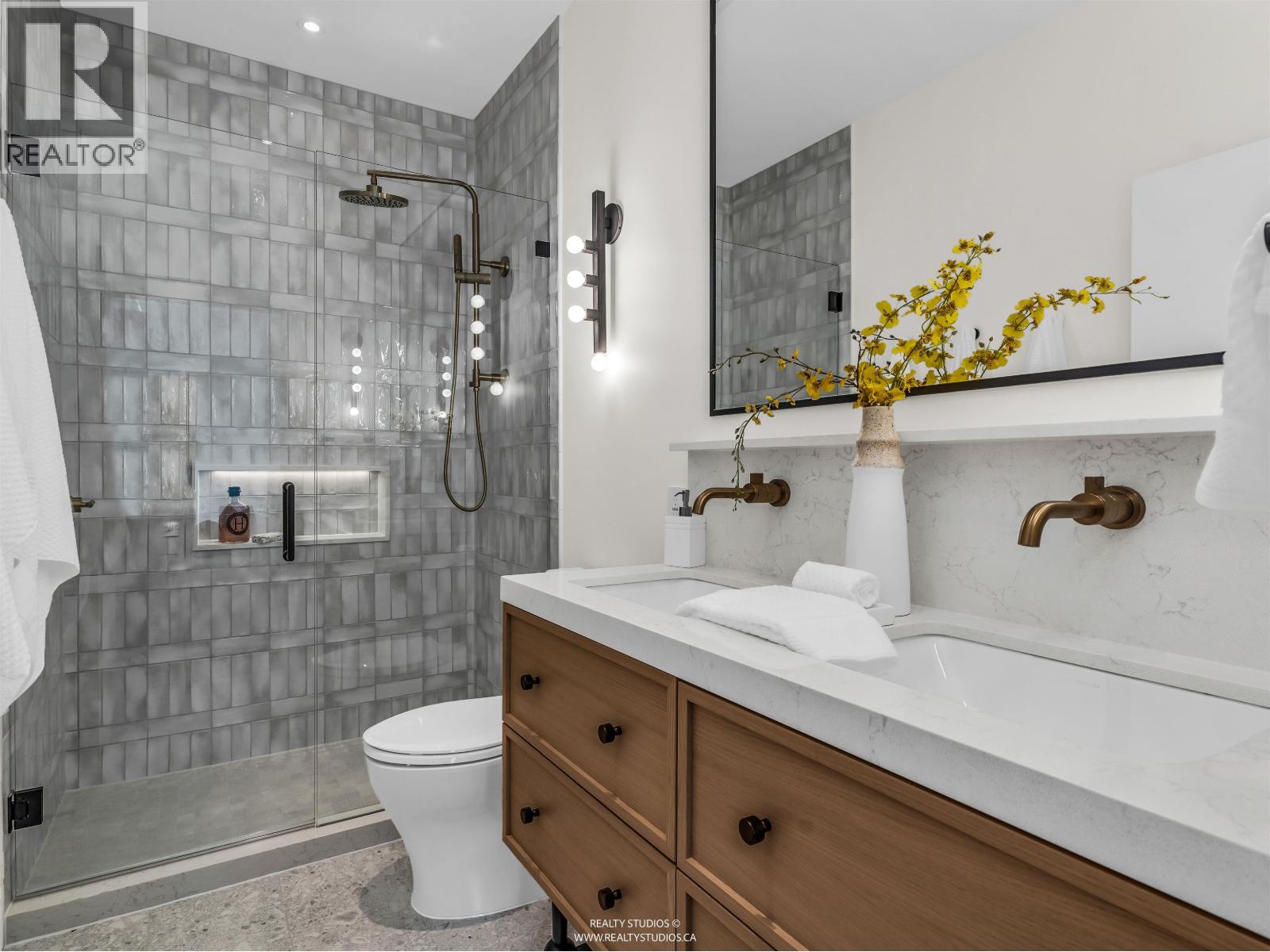 3 4088 MAPLE CRESCENT, Vancouver