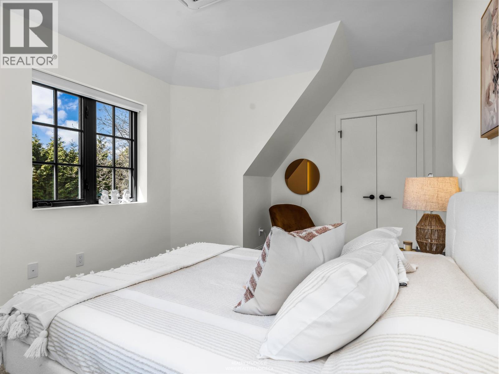 3 4088 MAPLE CRESCENT, Vancouver