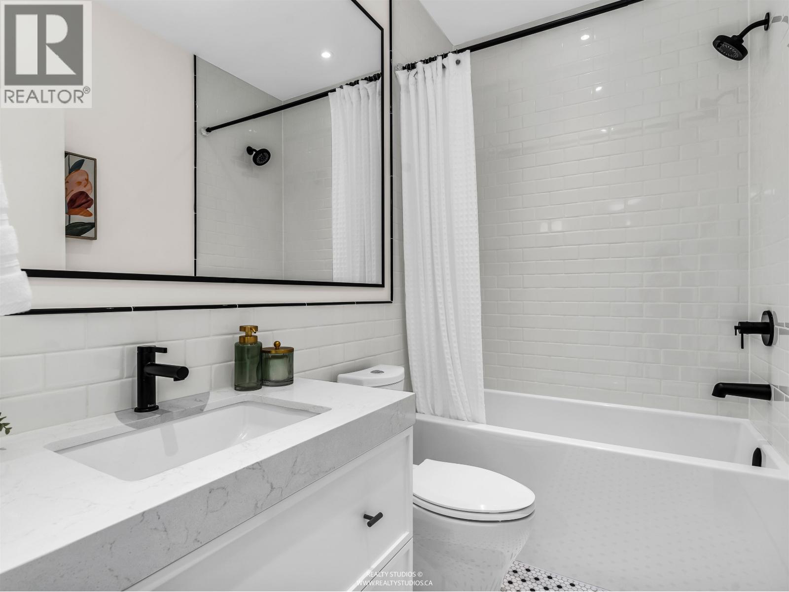 3 4088 MAPLE CRESCENT, Vancouver