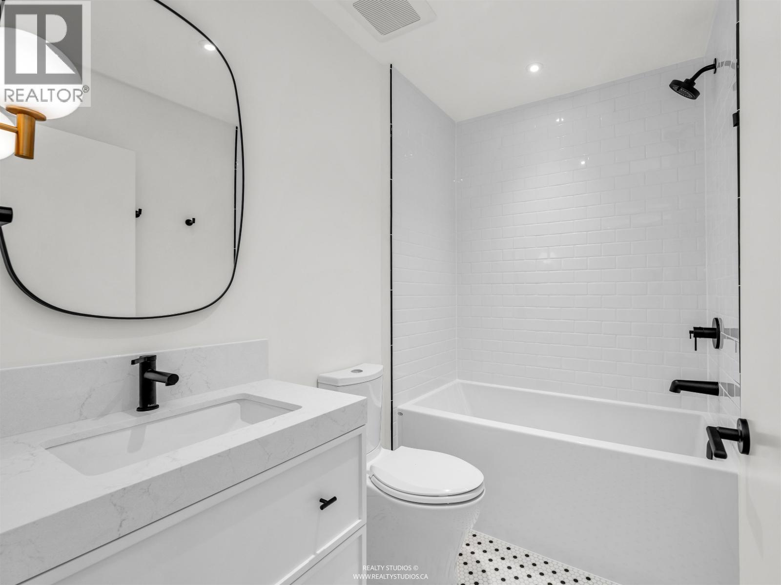 3 4088 MAPLE CRESCENT, Vancouver