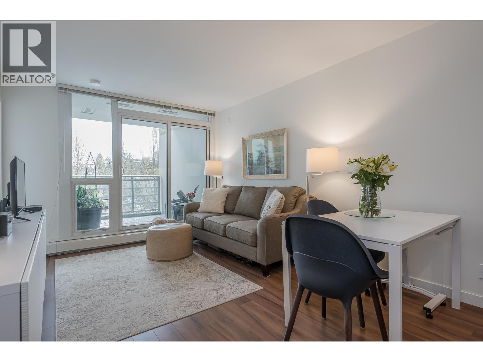 319 135 E 17TH STREET, North Vancouver