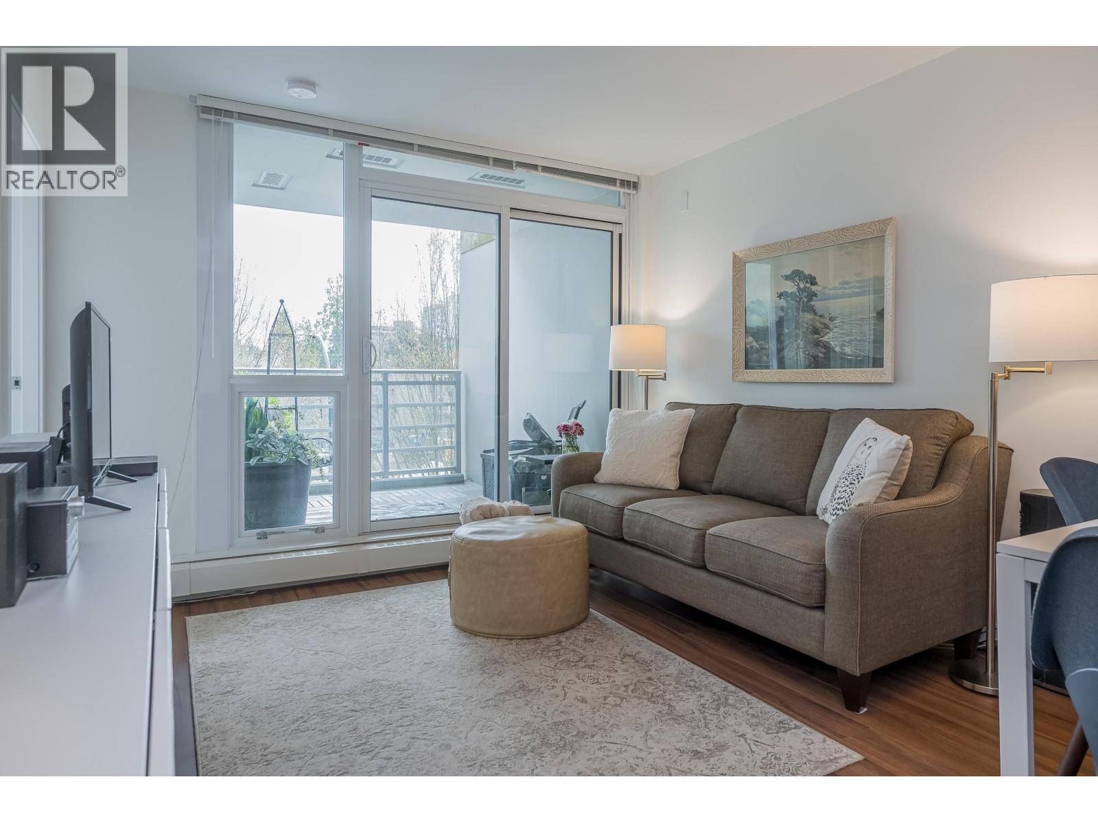 319 135 E 17TH STREET, North Vancouver