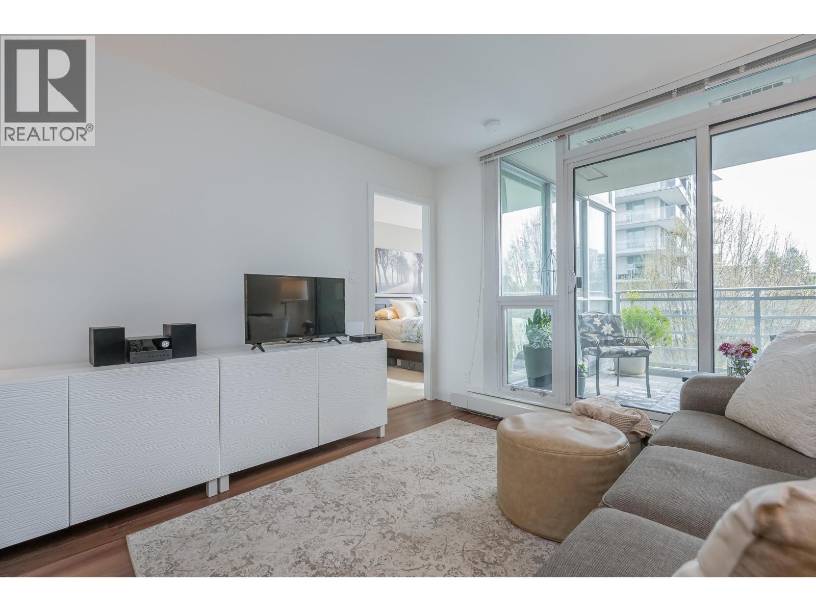 319 135 E 17TH STREET, North Vancouver