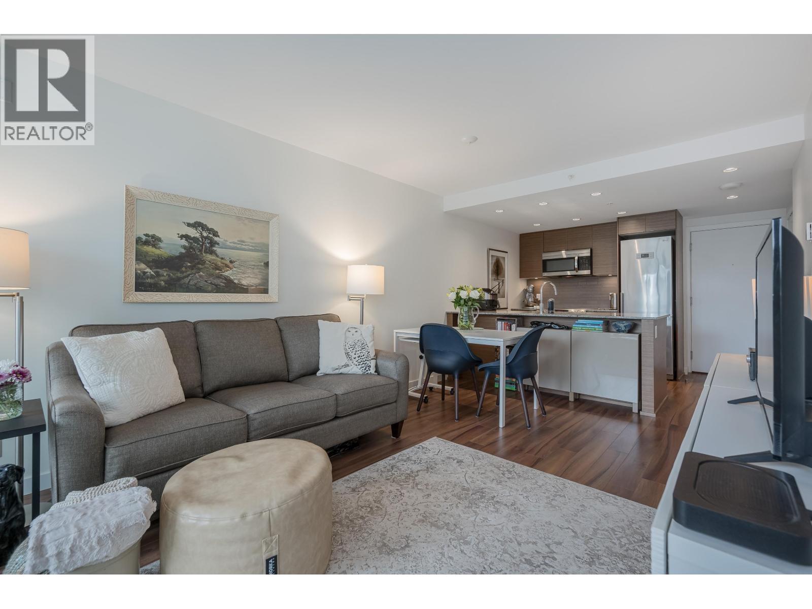 319 135 E 17TH STREET, North Vancouver