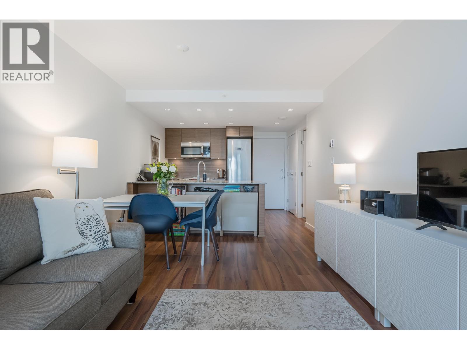 319 135 E 17TH STREET, North Vancouver