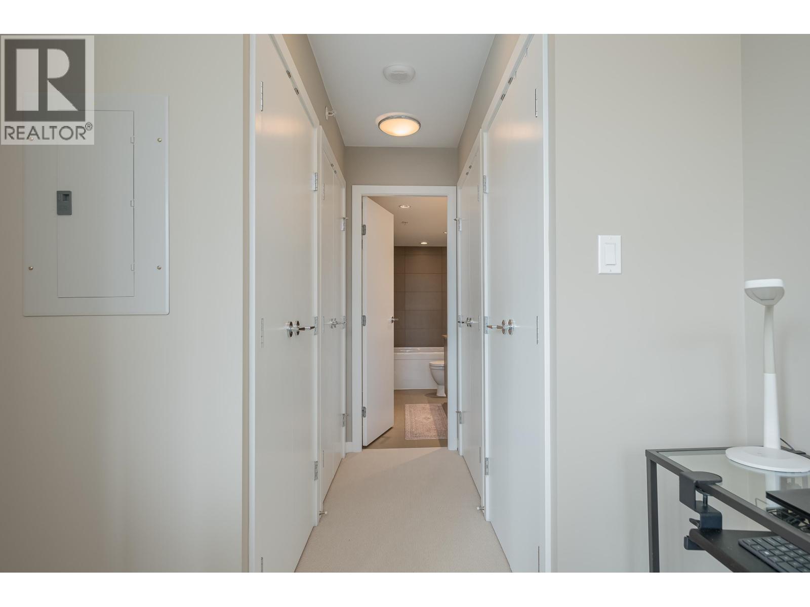 319 135 E 17TH STREET, North Vancouver