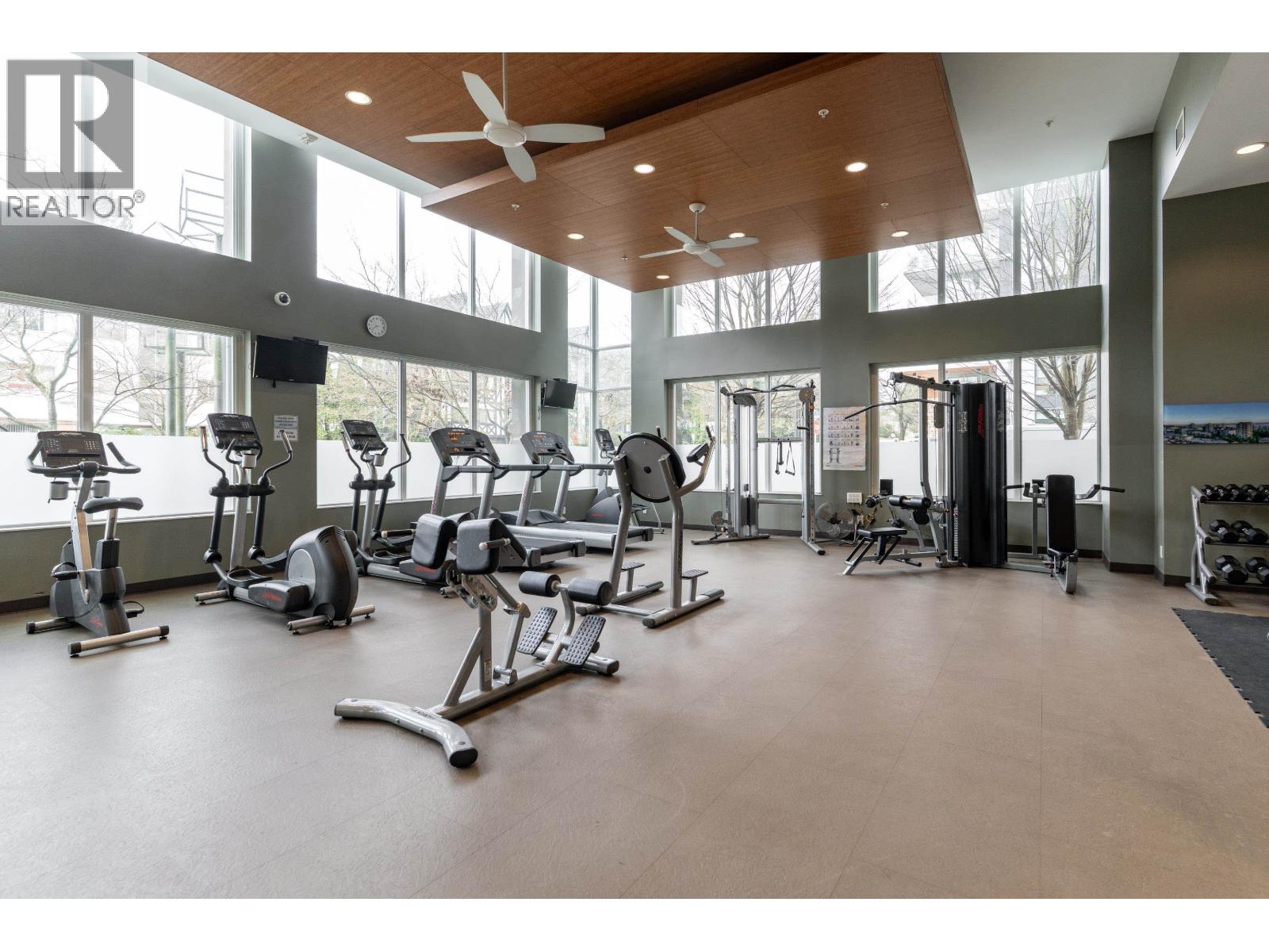 319 135 E 17TH STREET, North Vancouver