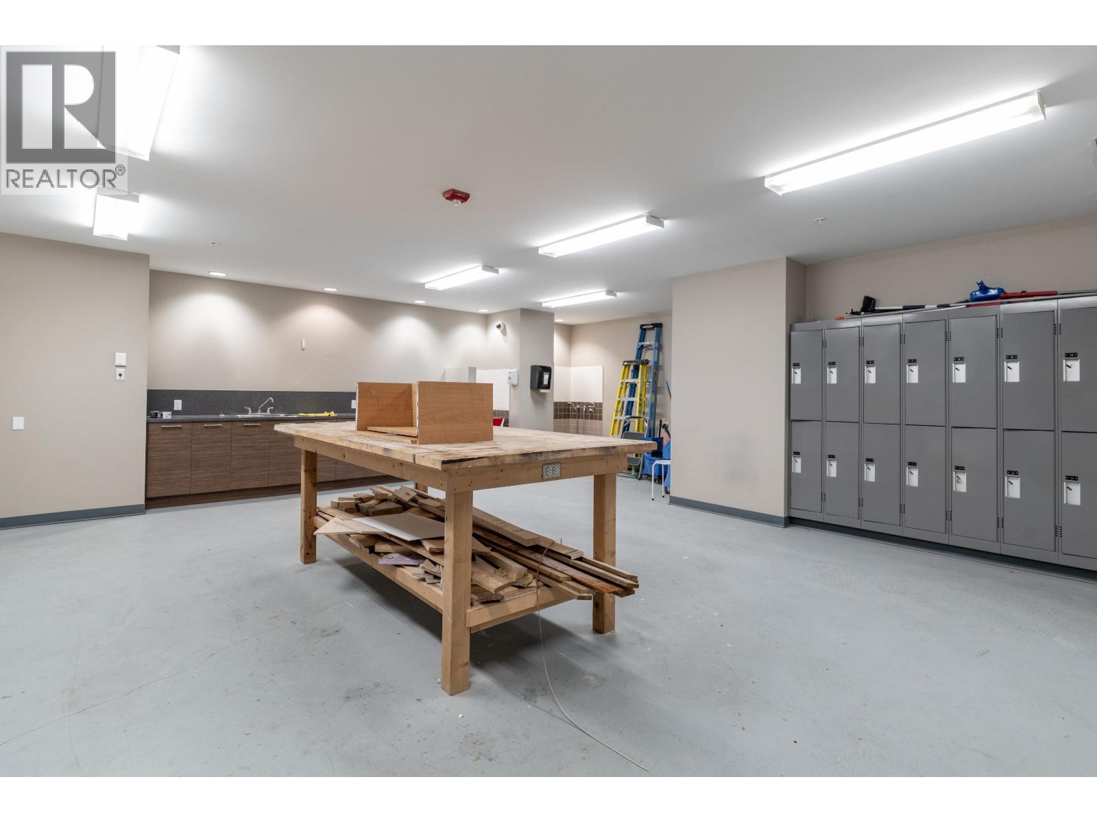 319 135 E 17TH STREET, North Vancouver