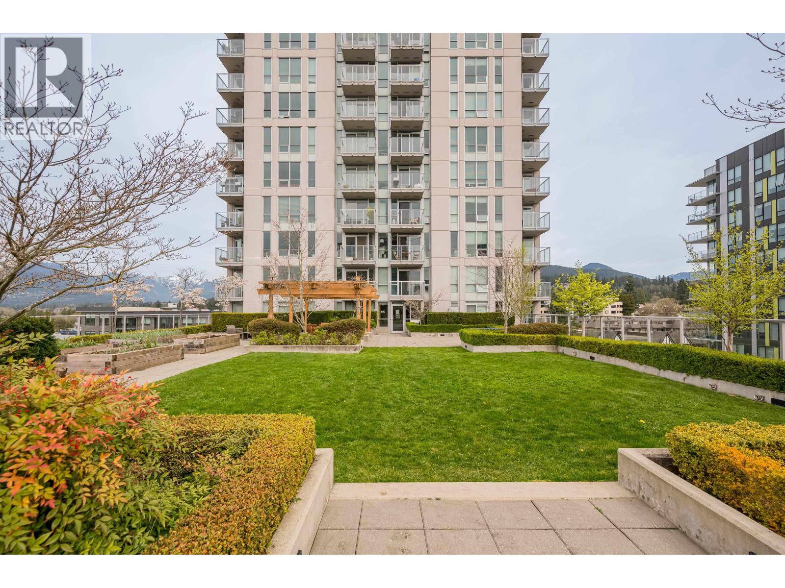 319 135 E 17TH STREET, North Vancouver