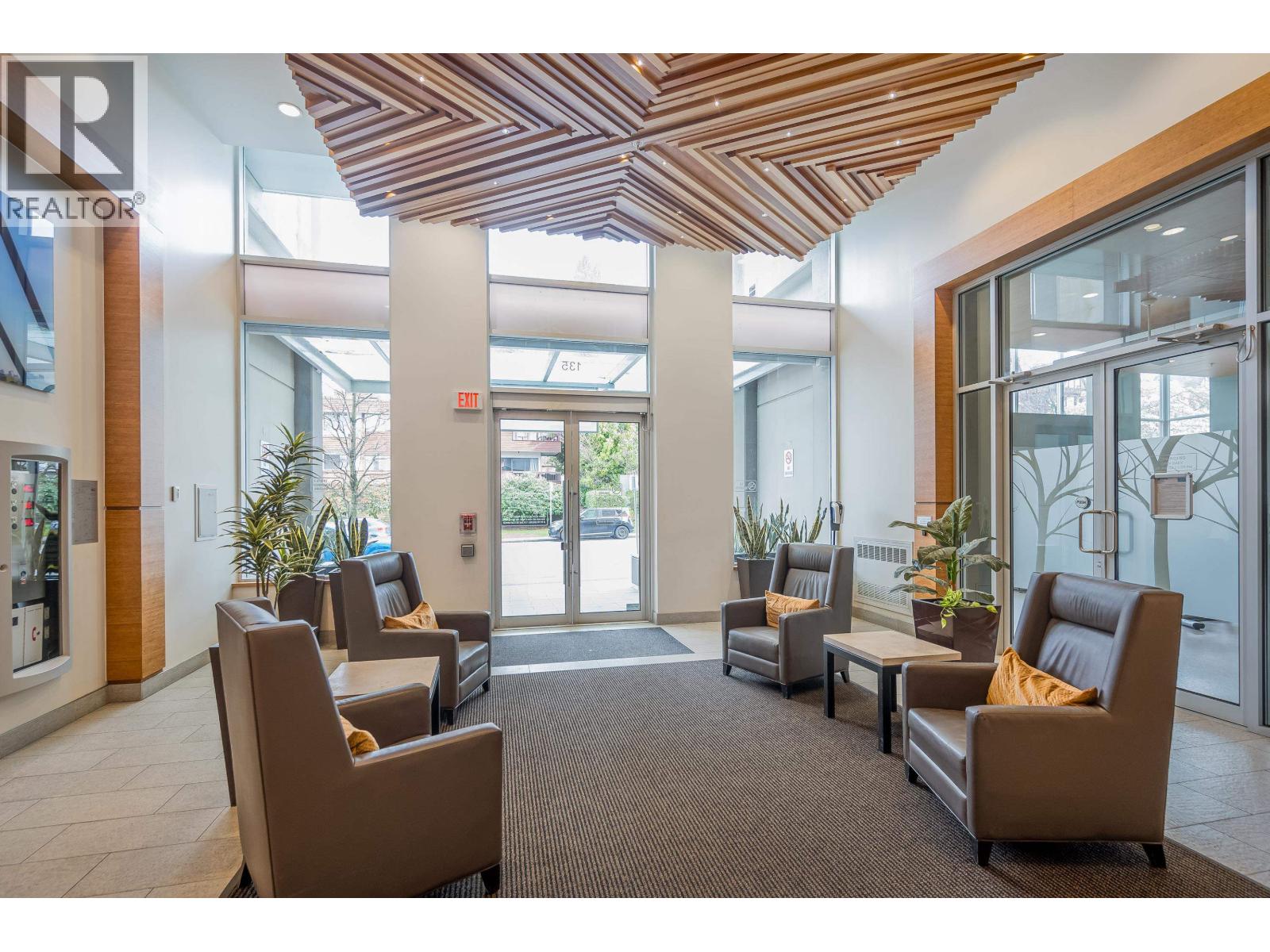 319 135 E 17TH STREET, North Vancouver