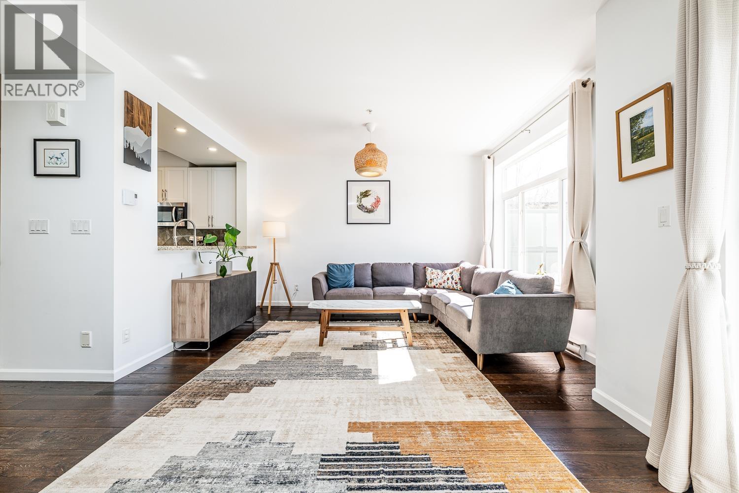 35 40632 GOVERNMENT ROAD, Squamish