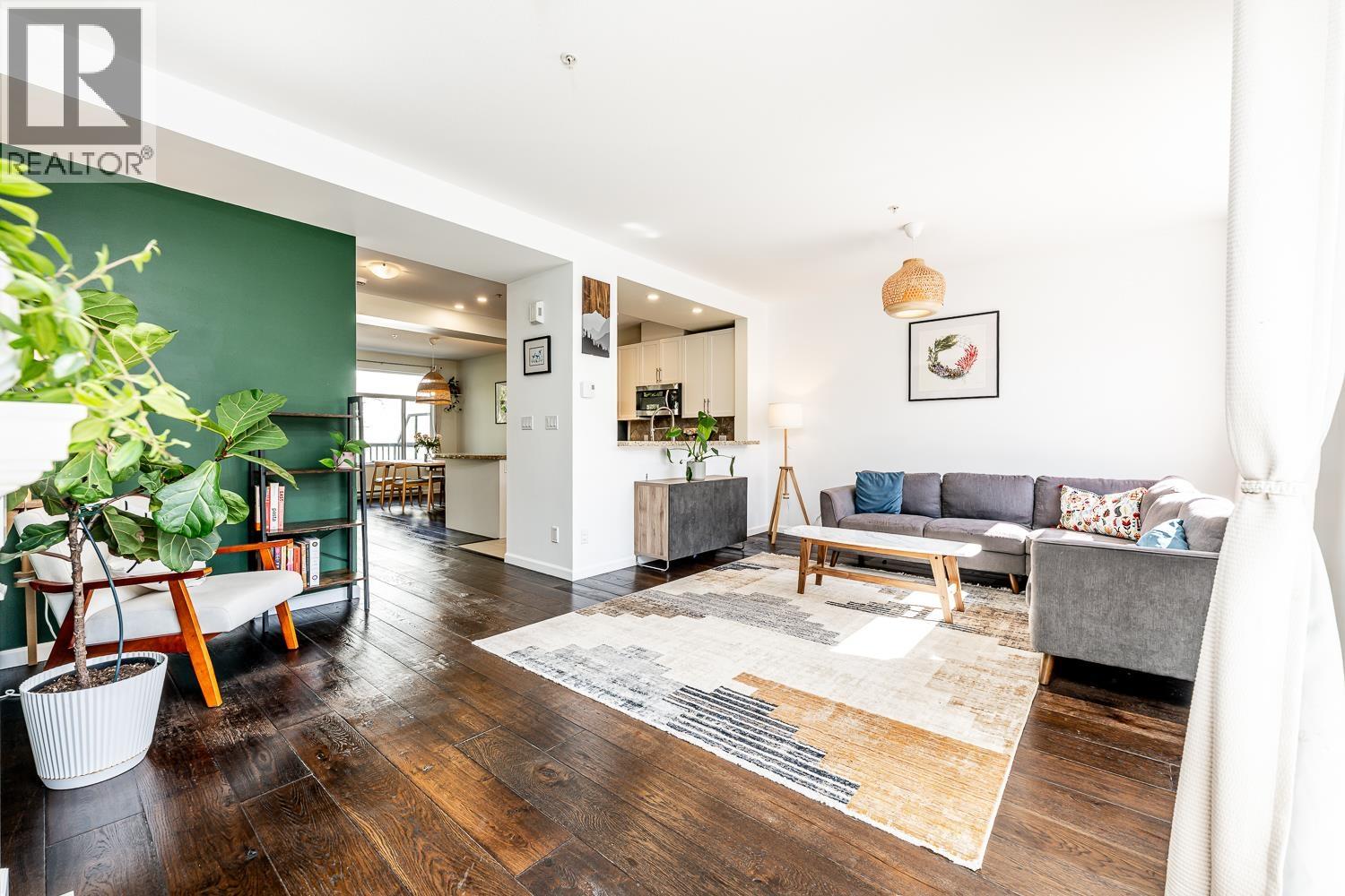 35 40632 GOVERNMENT ROAD, Squamish