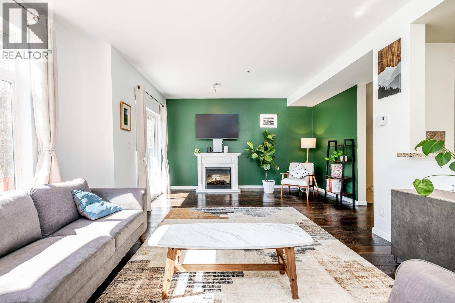 35 40632 GOVERNMENT ROAD, Squamish