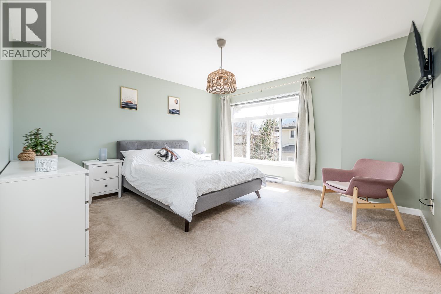 35 40632 GOVERNMENT ROAD, Squamish