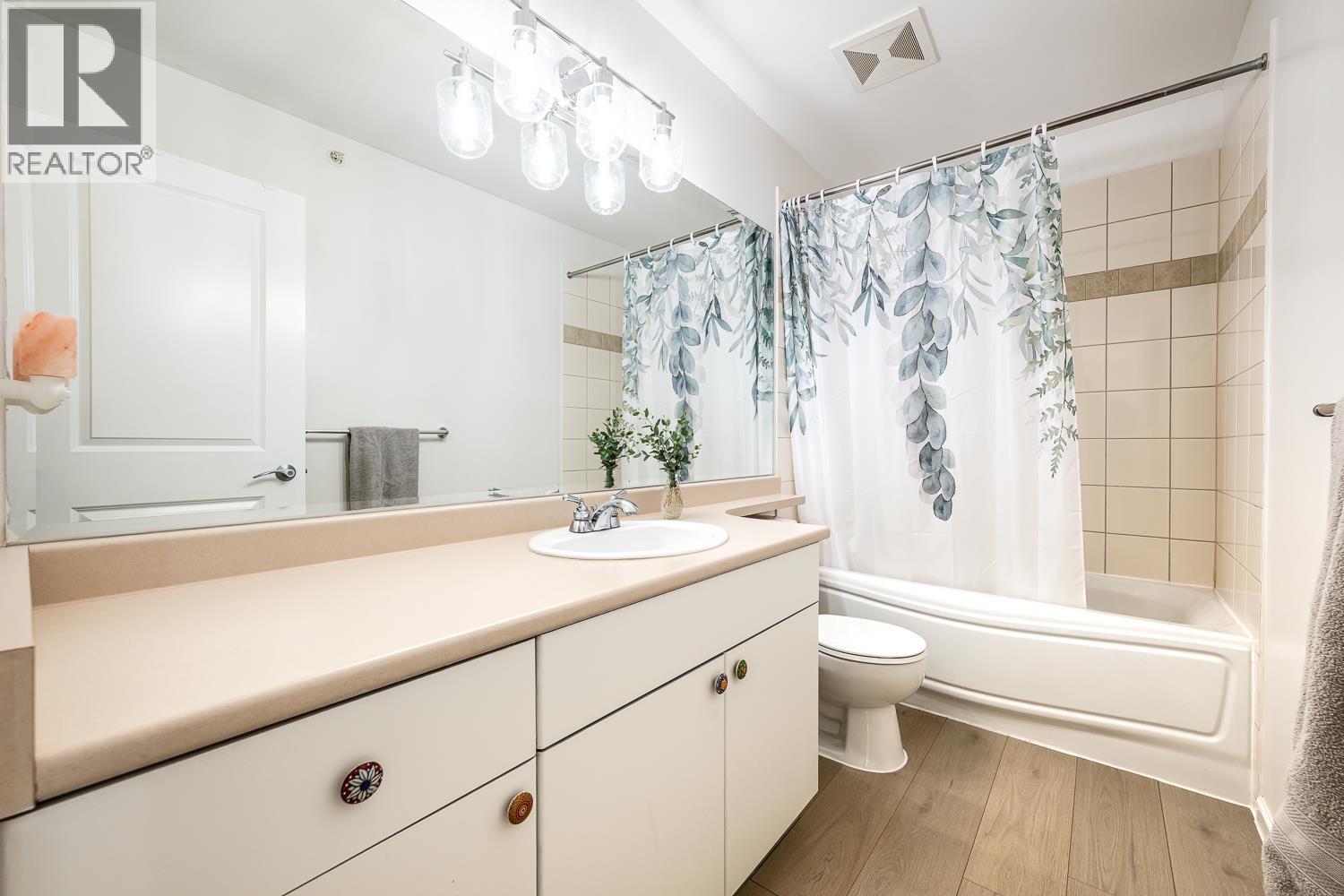 35 40632 GOVERNMENT ROAD, Squamish