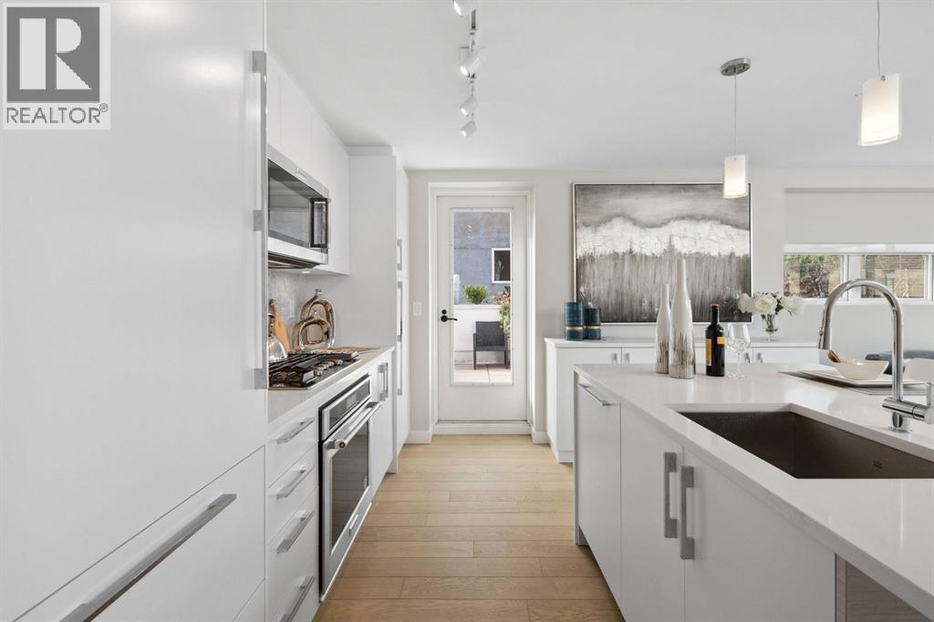 2512 FRASER STREET, Vancouver