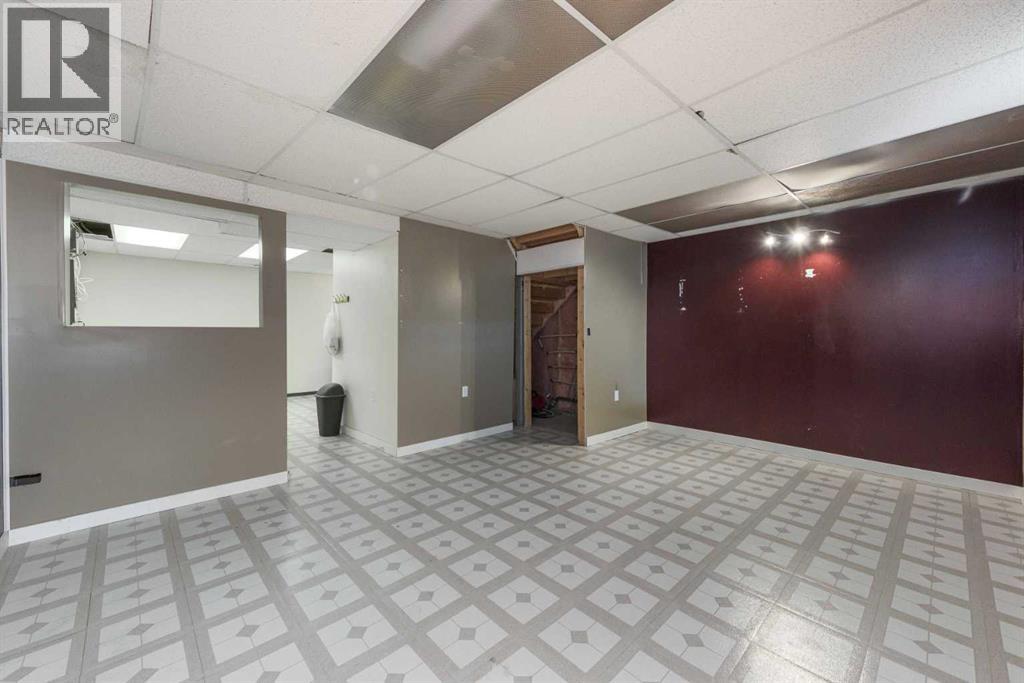 
          111 Tarawood Lane Northeast
            <br/>
            <span>Calgary</span>
            , 
            <span>AB</span>
             <span>T3J5B9</span>
         - Photo 39