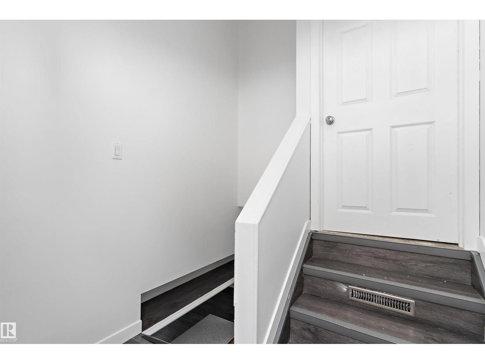 6103-6105 97A AV NW, Edmonton