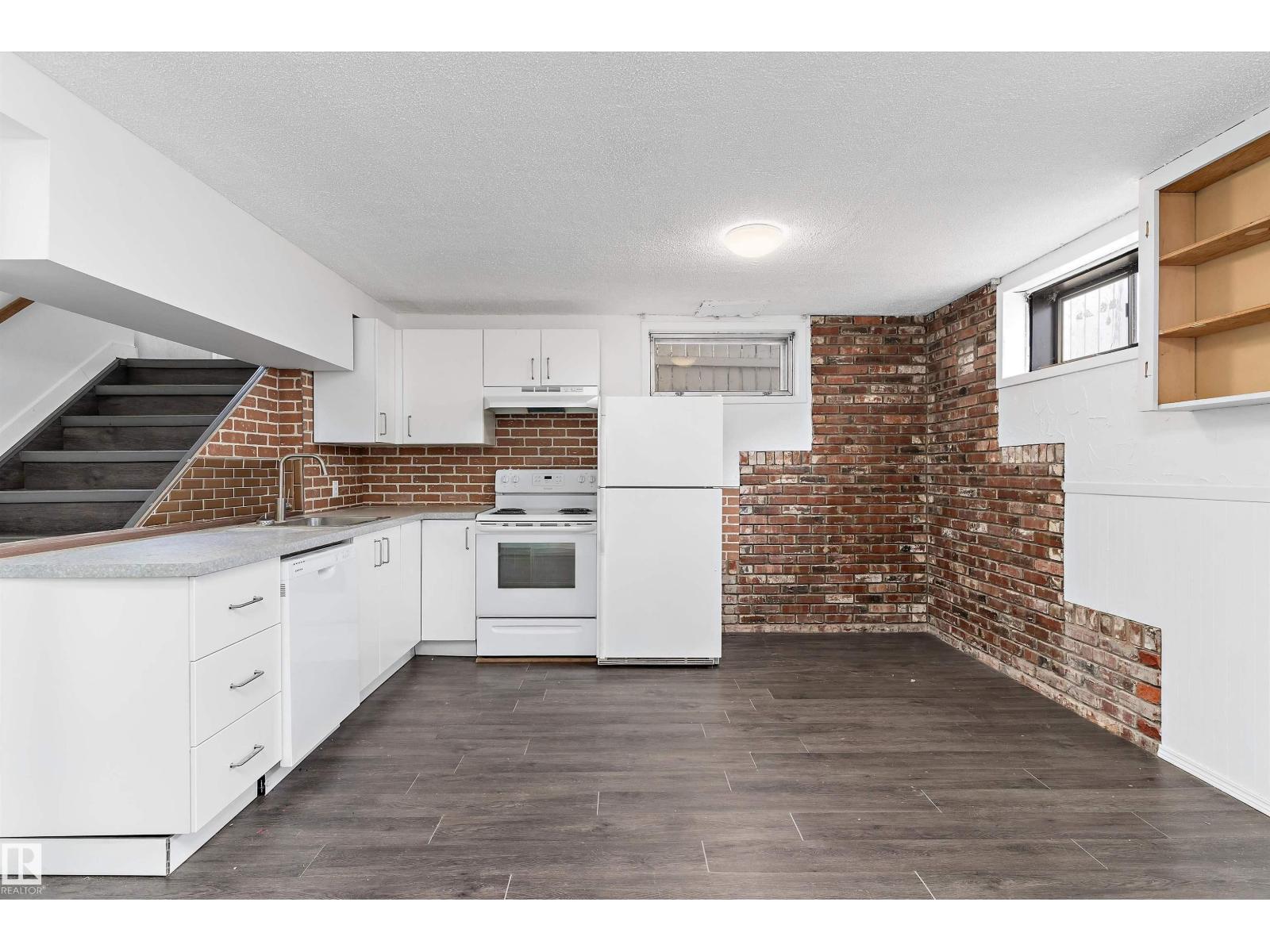 6103-6105 97A AV NW, Edmonton