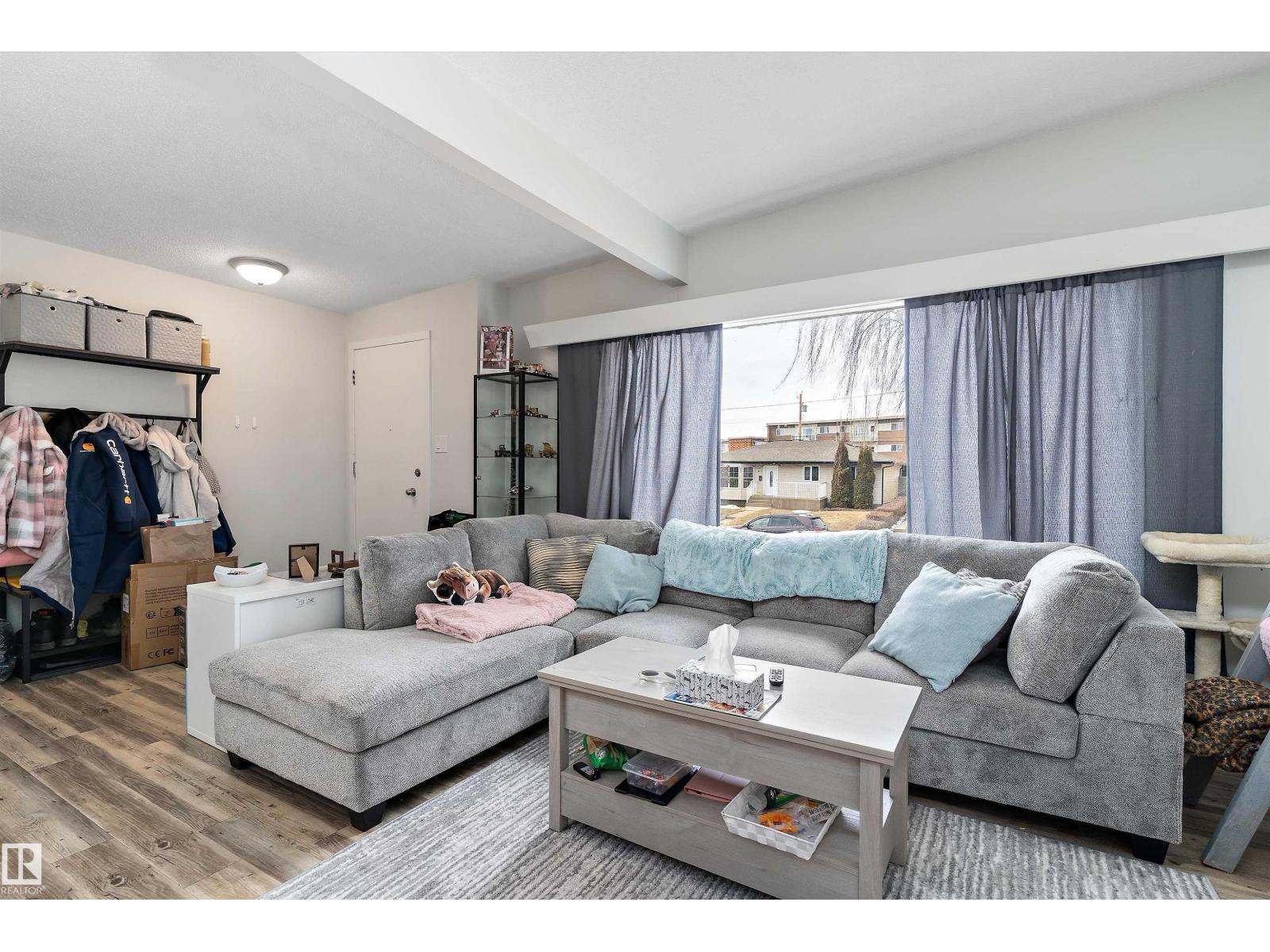 6103-6105 97A AV NW, Edmonton