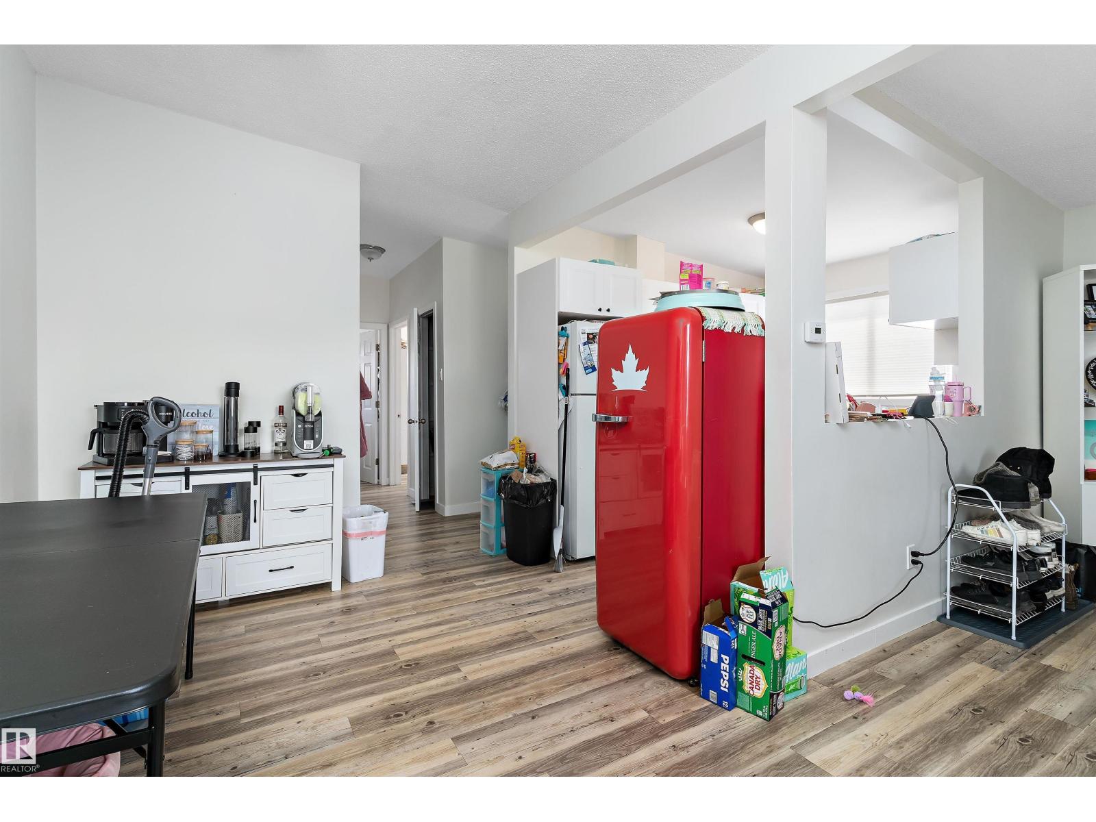 6103-6105 97A AV NW, Edmonton