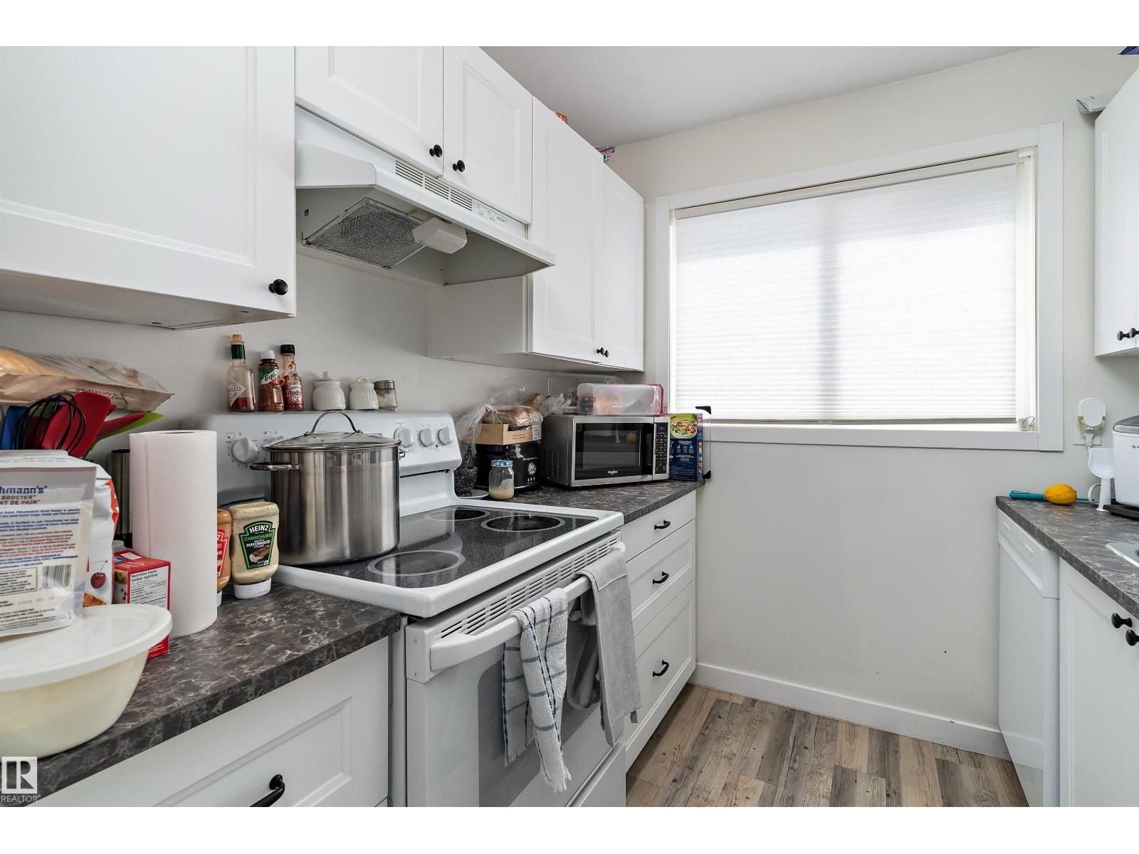 6103-6105 97A AV NW, Edmonton