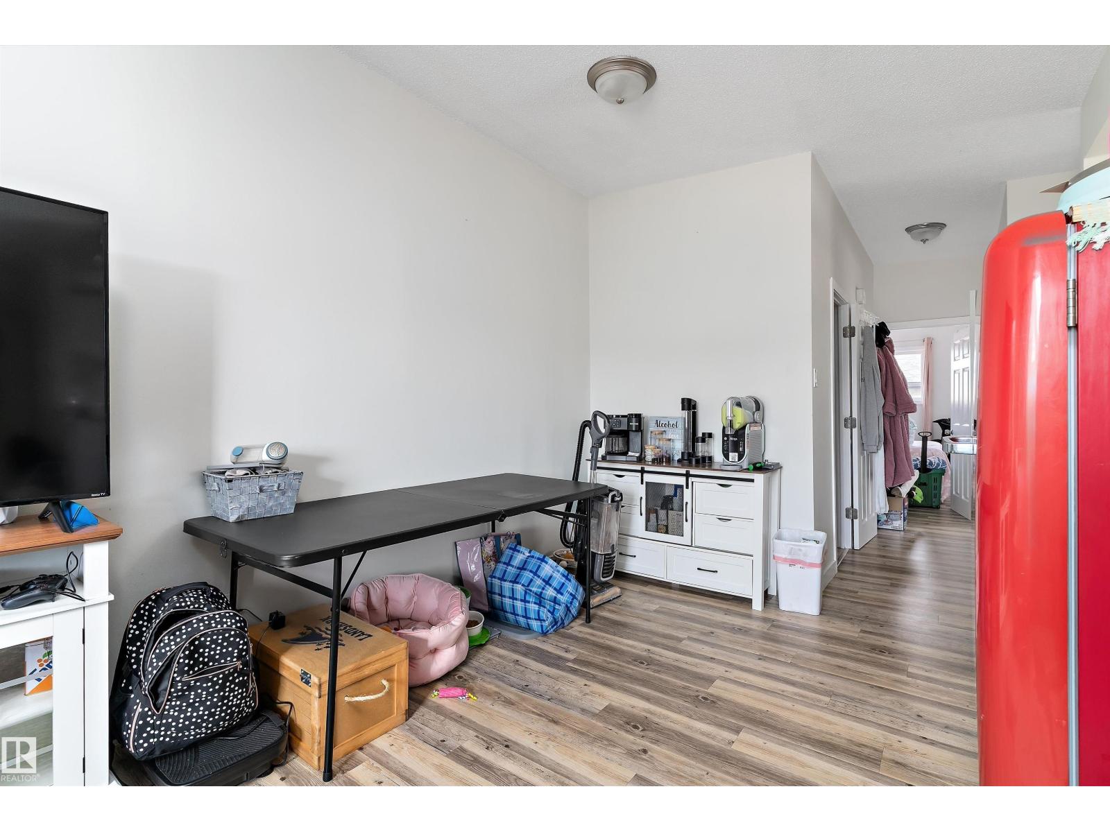 6103-6105 97A AV NW, Edmonton