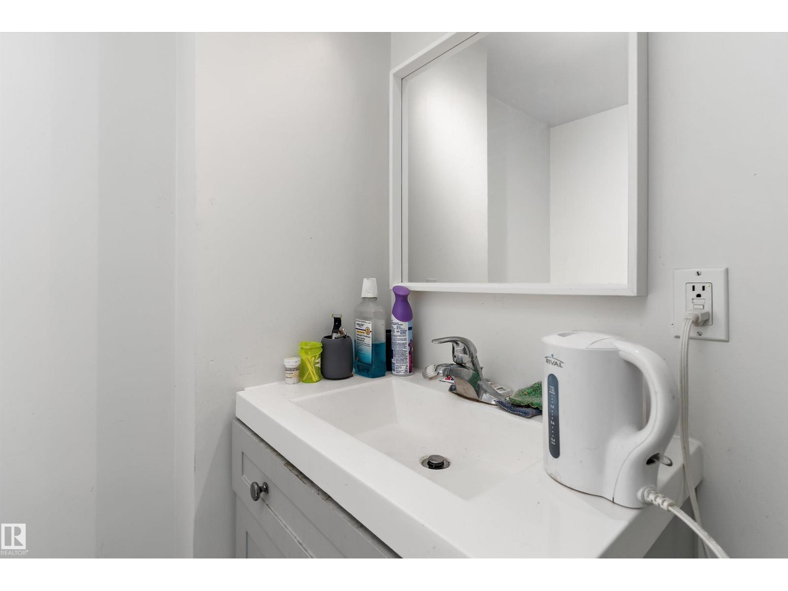 6103-6105 97A AV NW, Edmonton