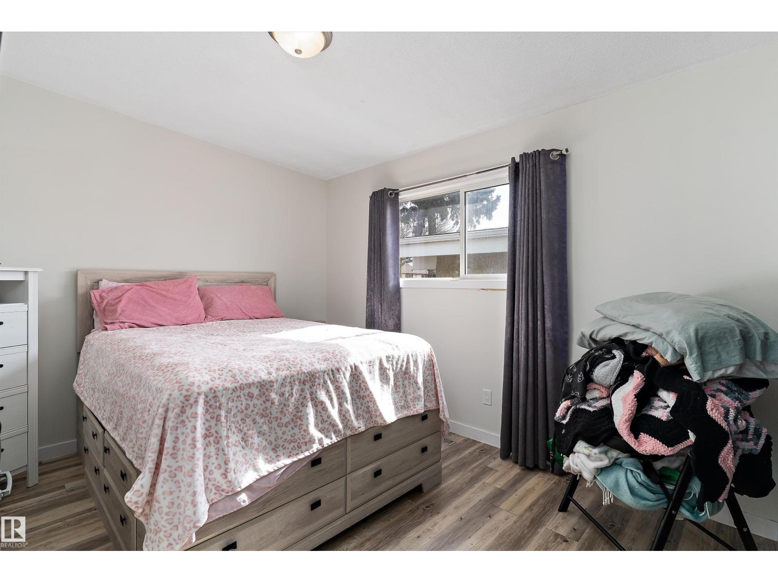 6103-6105 97A AV NW, Edmonton