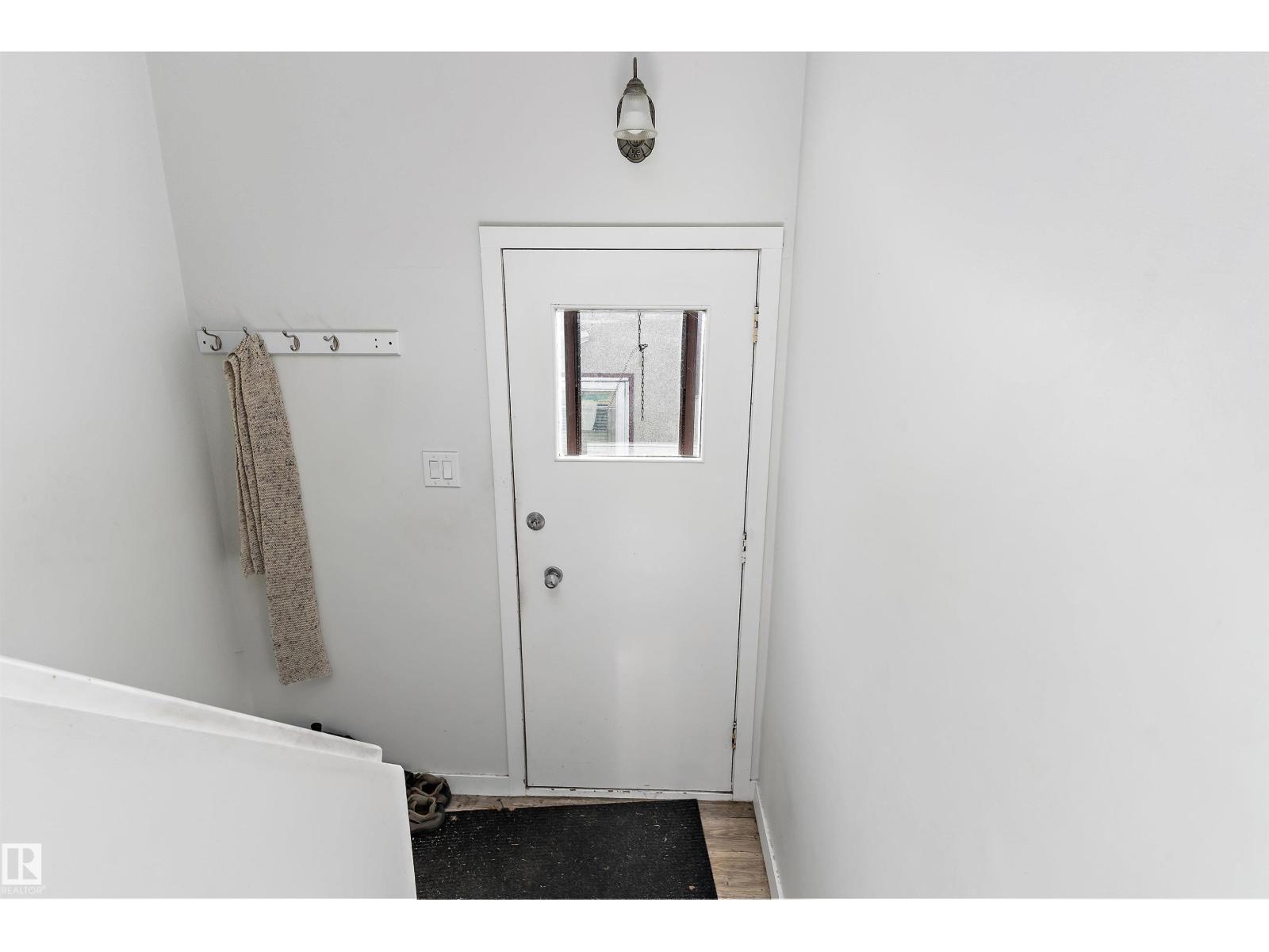 6103-6105 97A AV NW, Edmonton