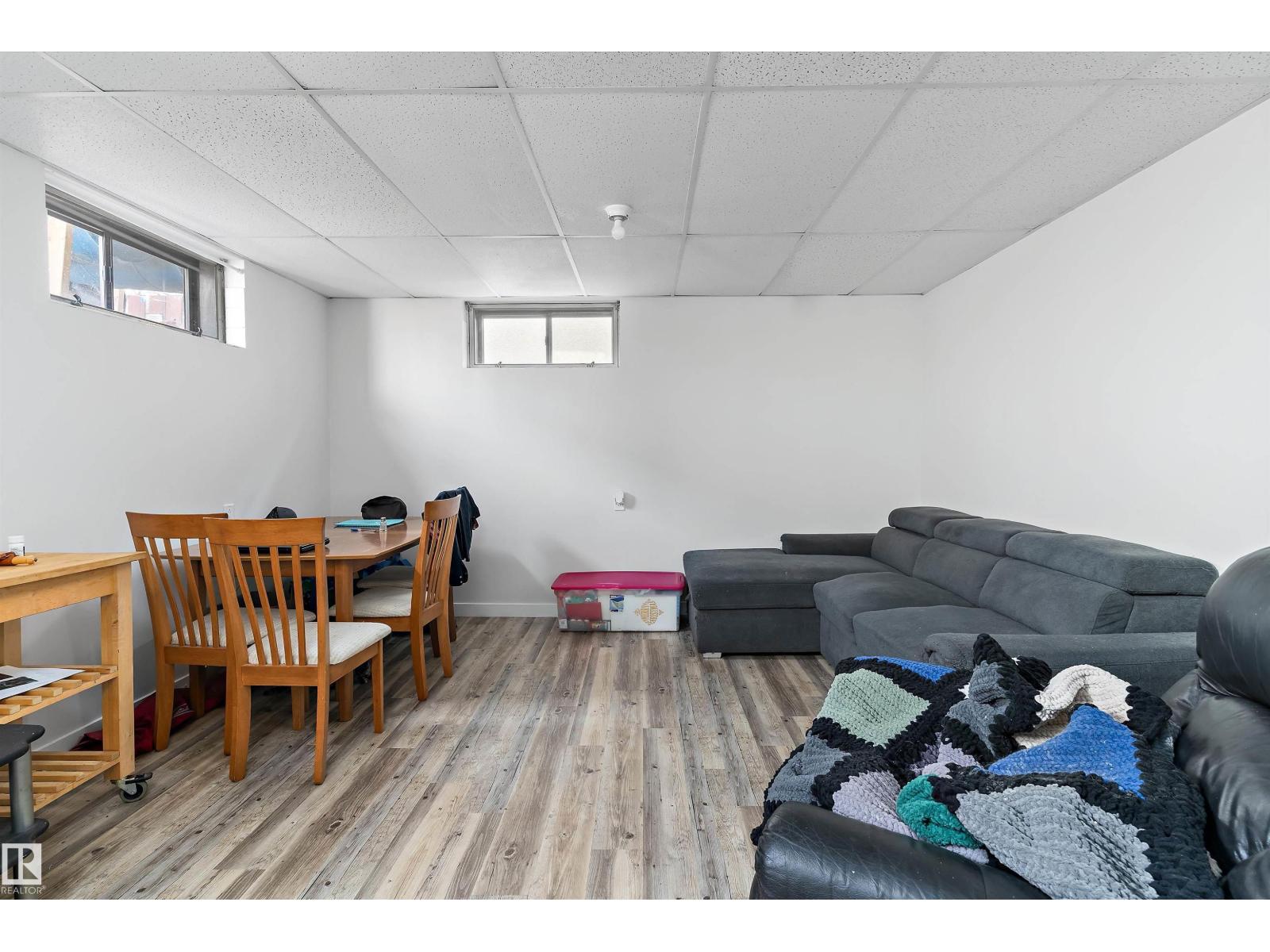 6103-6105 97A AV NW, Edmonton