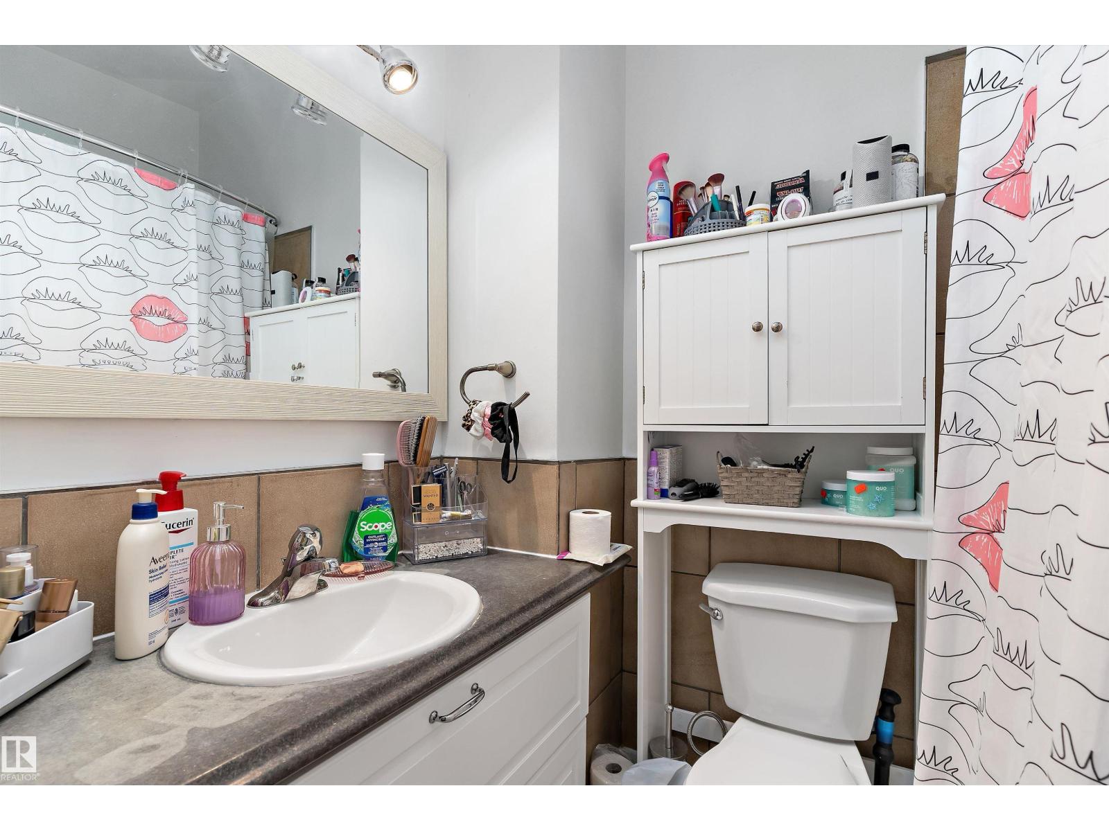 6103-6105 97A AV NW, Edmonton