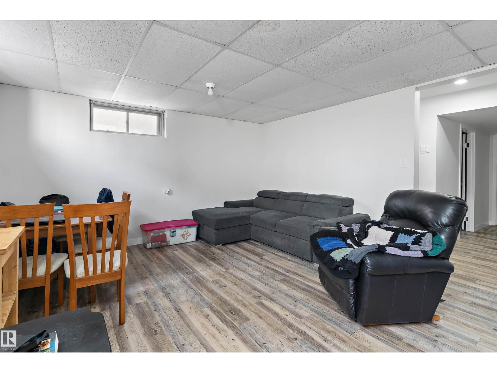 6103-6105 97A AV NW, Edmonton