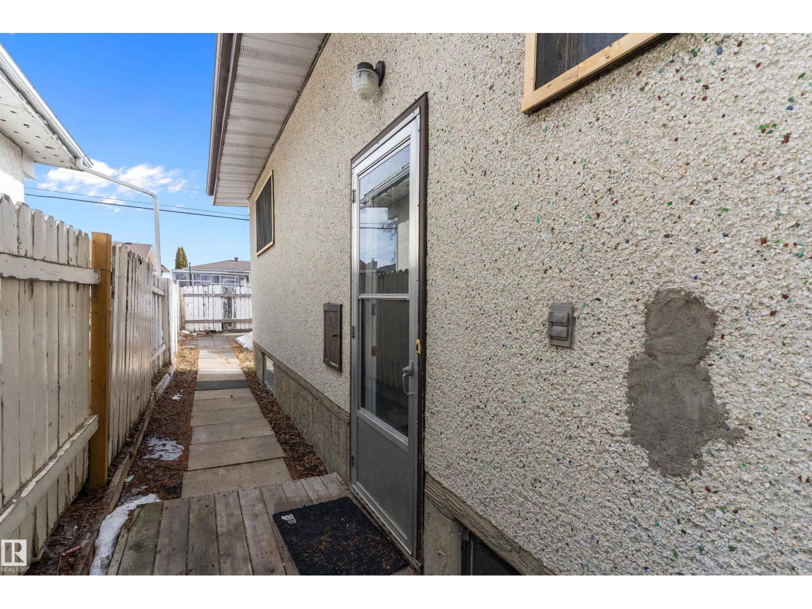 6103-6105 97A AV NW, Edmonton