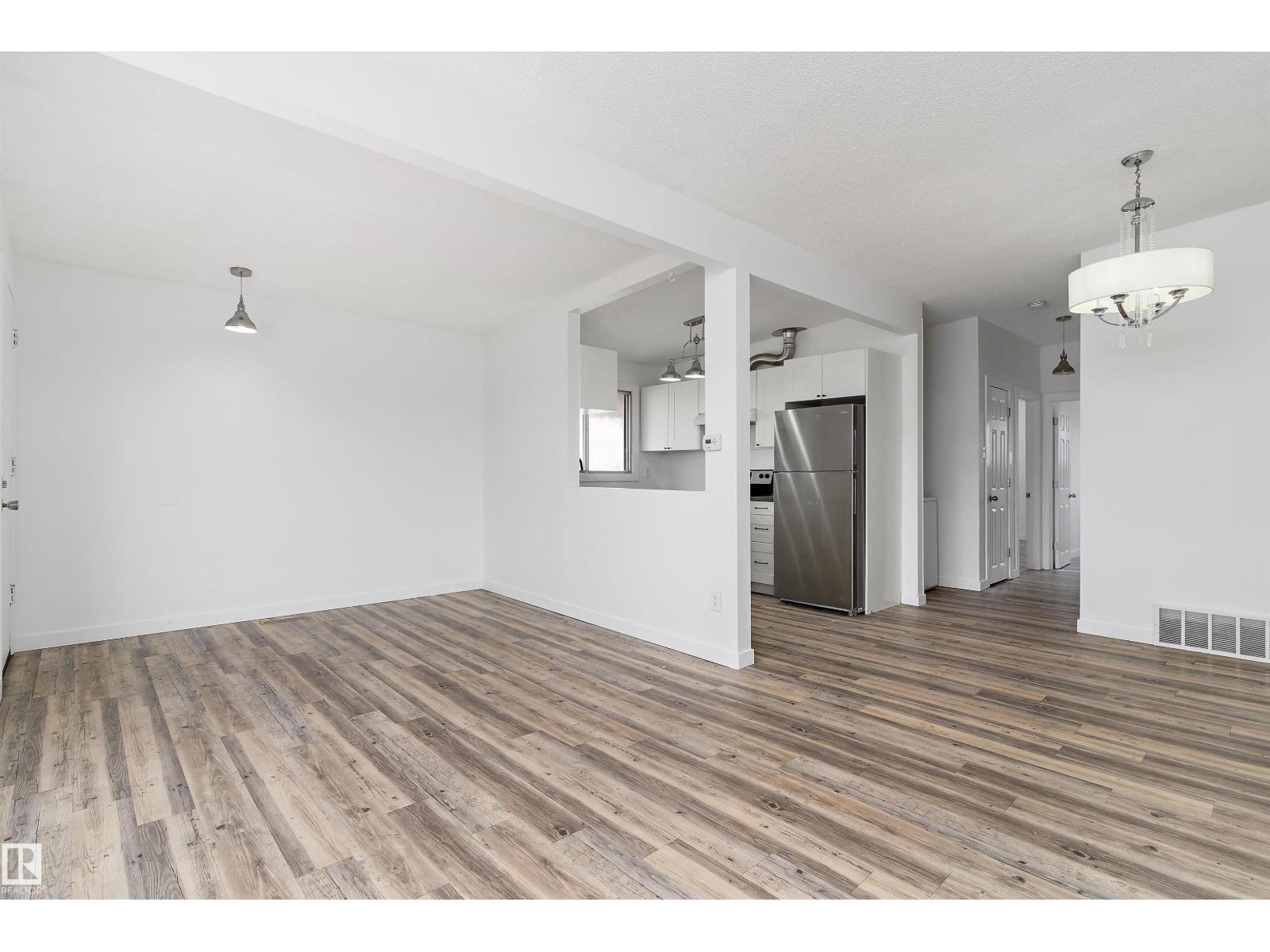 6103-6105 97A AV NW, Edmonton