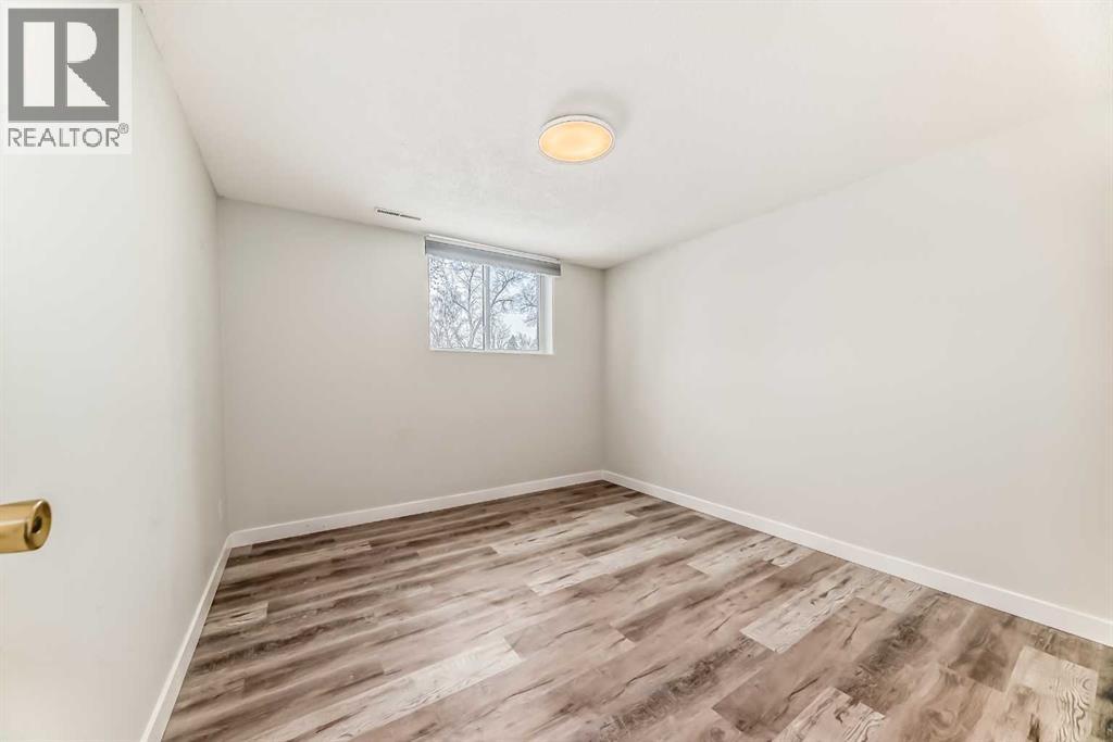 Single Family House Bi-level for Sale in  Fairmount Drive SE Acadia Calgary 