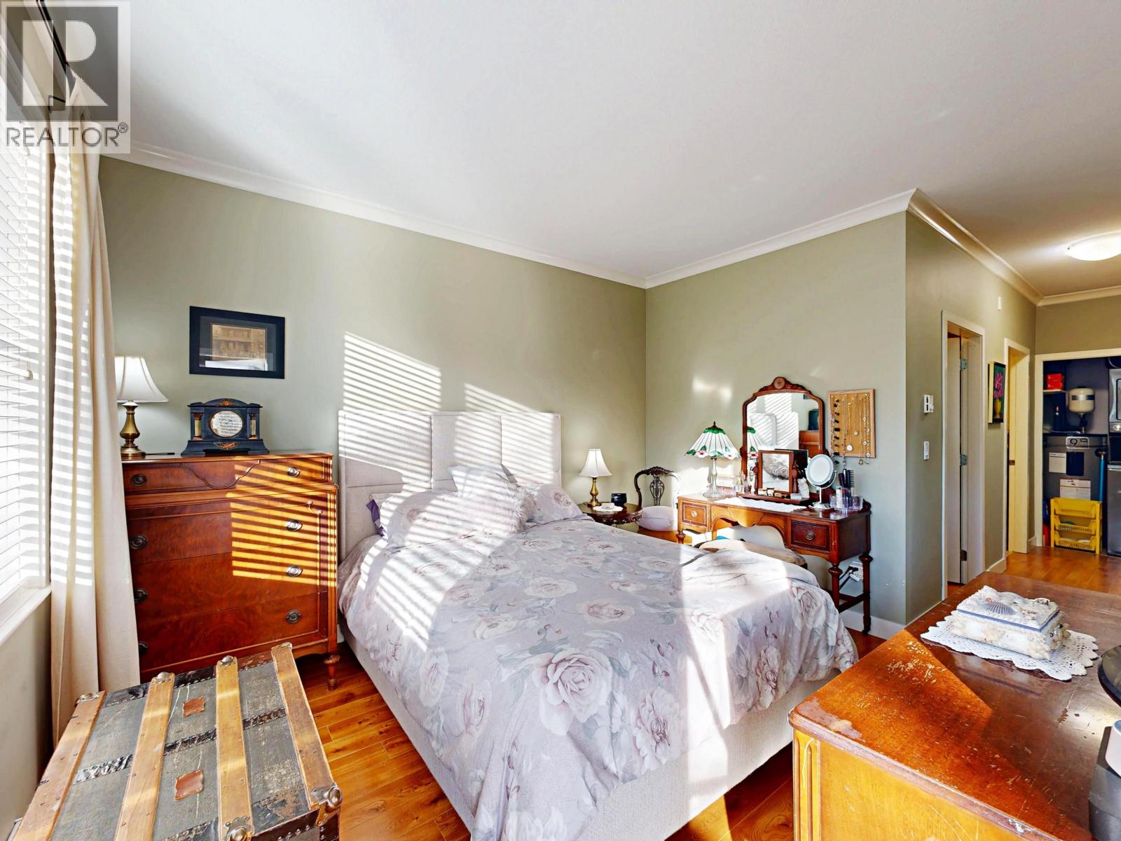 207 1375 VIEW CRESCENT