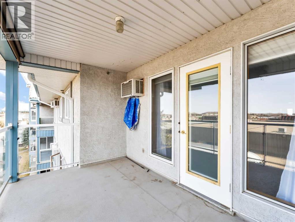 
          1535 Southview Drive Southeast
            <br/>
            <span>Medicine Hat</span>
            , 
            <span>AB</span>
             <span>T1B4H8</span>
         - Photo 29