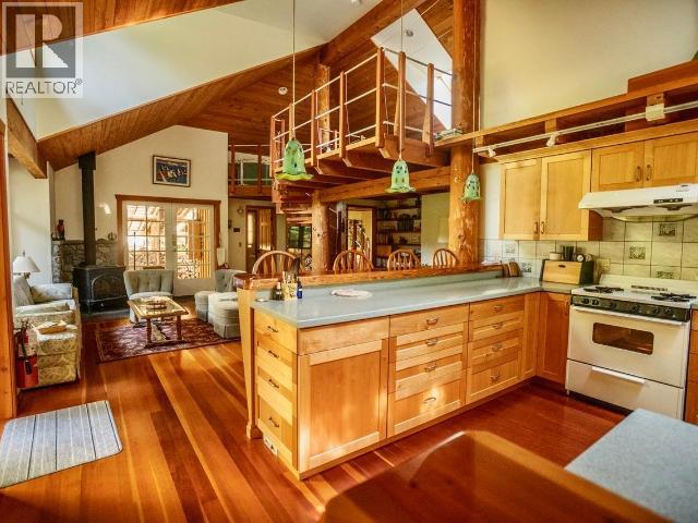 2777 CEDAR WAY, Savary Island