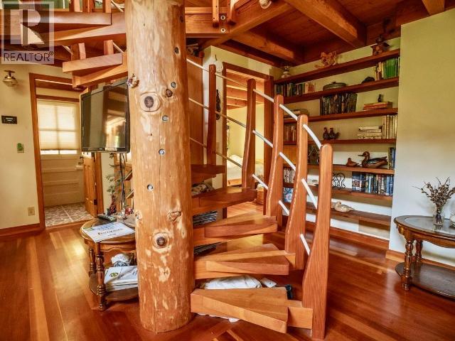 2777 CEDAR WAY, Savary Island