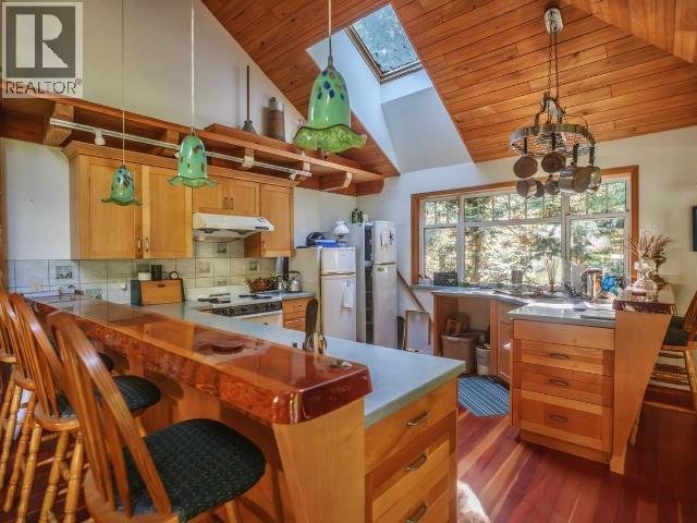 2777 CEDAR WAY, Savary Island