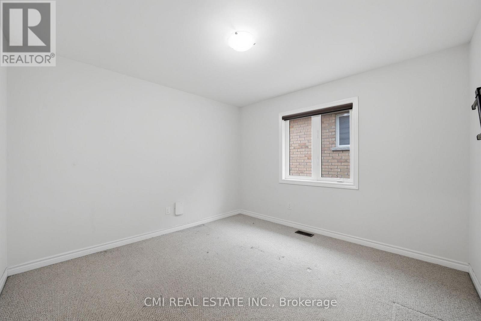 42 VALLEYBROOK CRESCENT - 24