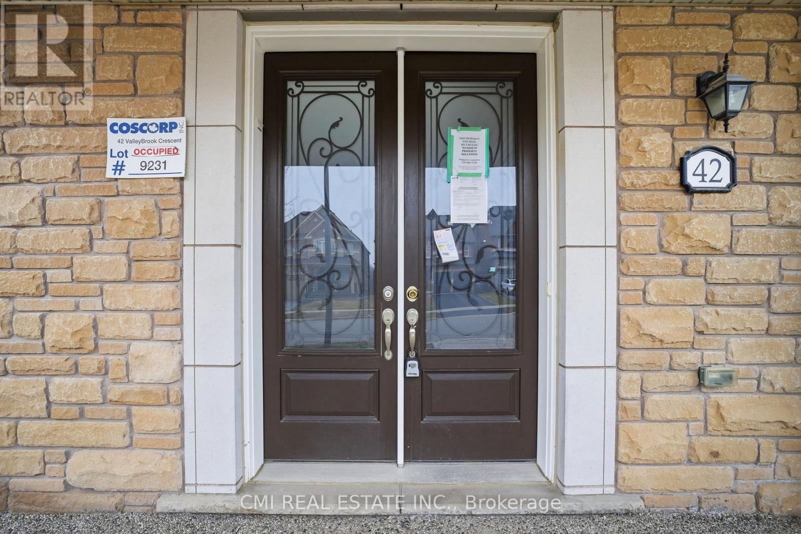 42 VALLEYBROOK CRESCENT - 3