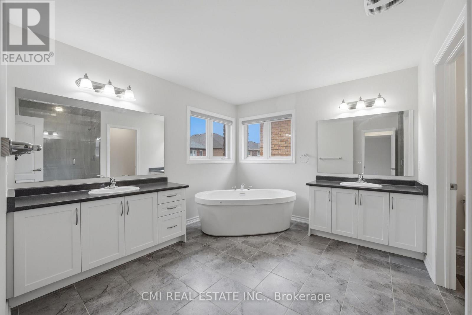 42 VALLEYBROOK CRESCENT - 38