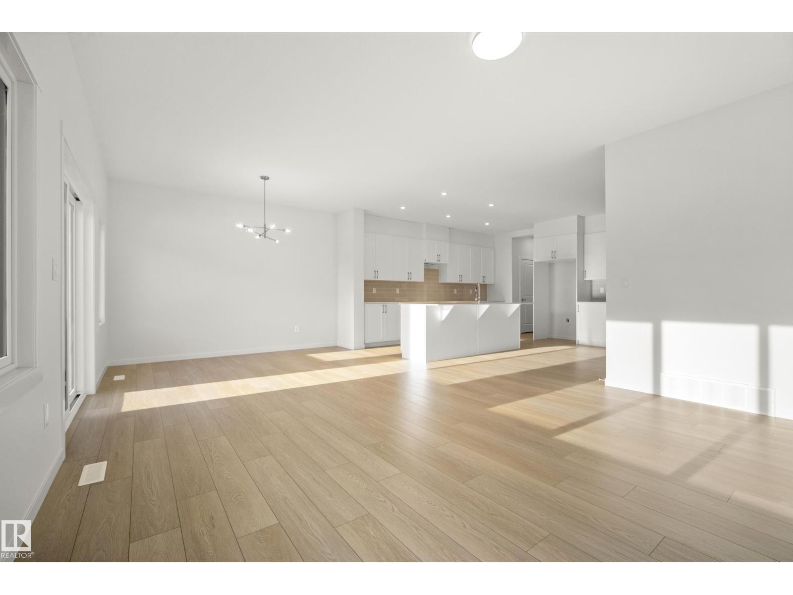 153 ROYAL ST, St. Albert